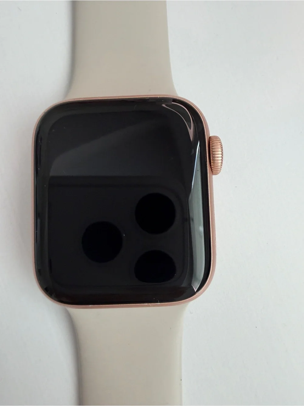 Apple Watch Series 4 40mm Rose Gold GPS w/ Beige Gray Sport Band - Picture 3 of 8